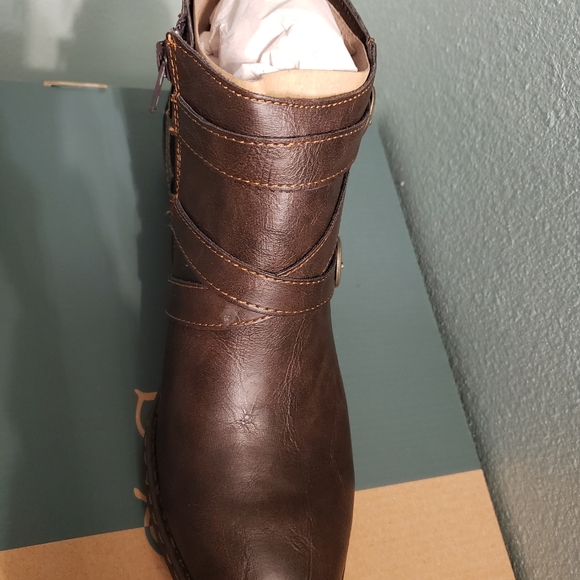 NIB b.o.c. booties - Picture 4 of 7